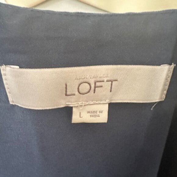 Ann Taylor Loft Women's Large Blouse Gray 3/4 Sleeve Faux Silk V-Neck Ruffle - Picture 4 of 5